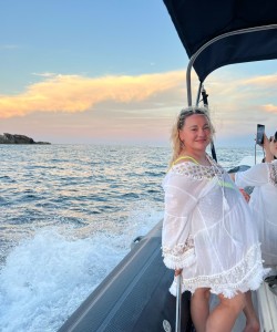 Частная массажистка Вика 